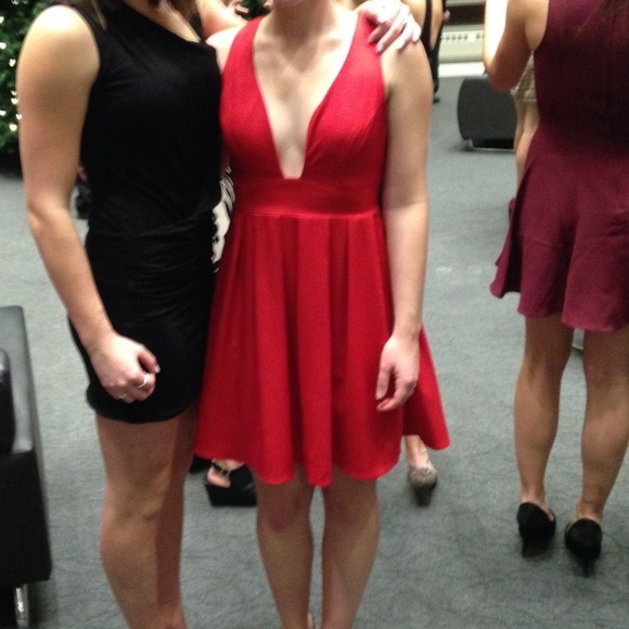 ⭐️stunning red party dress - Picture 3 of 5